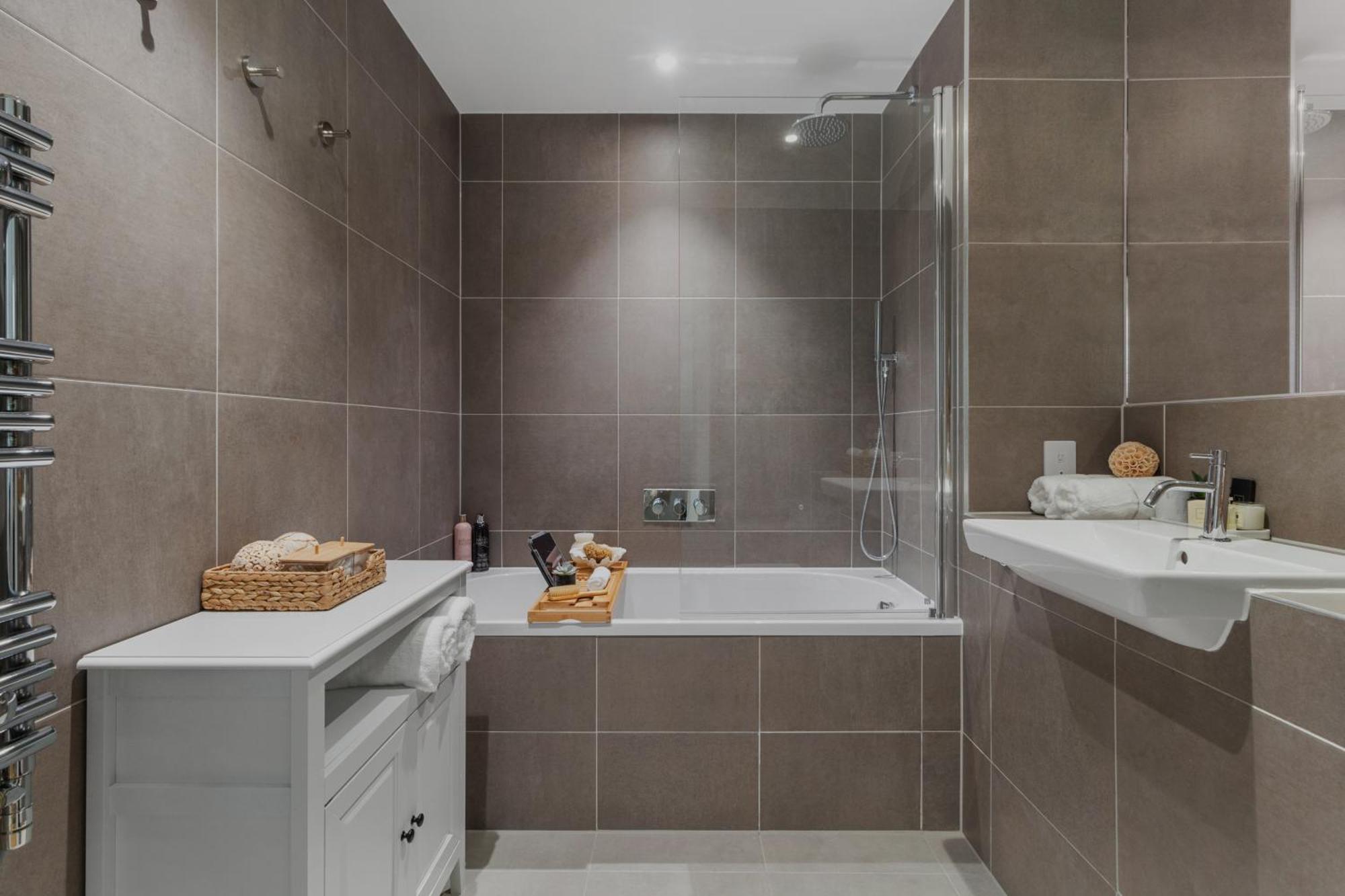 1 Bed With Balcony In Maida Vale, Kilburn - Couples, Corporate Professionals' Londra